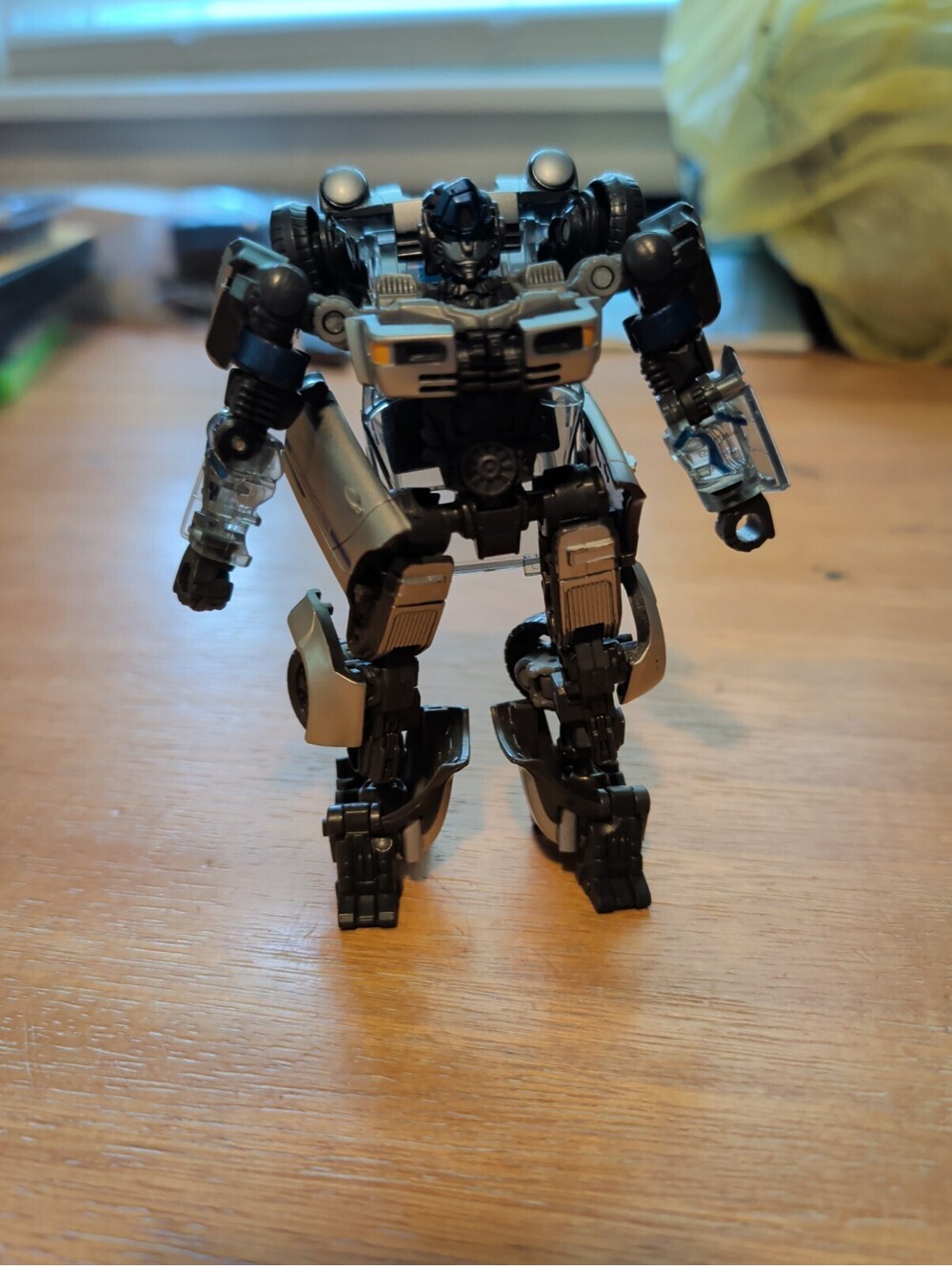 Transformers Studio Series 105 MIRAGE Ss105 deluxe Read